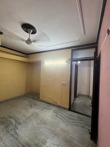 Room in 3 BHK Builder Floor at Govindpuri – for Rent
