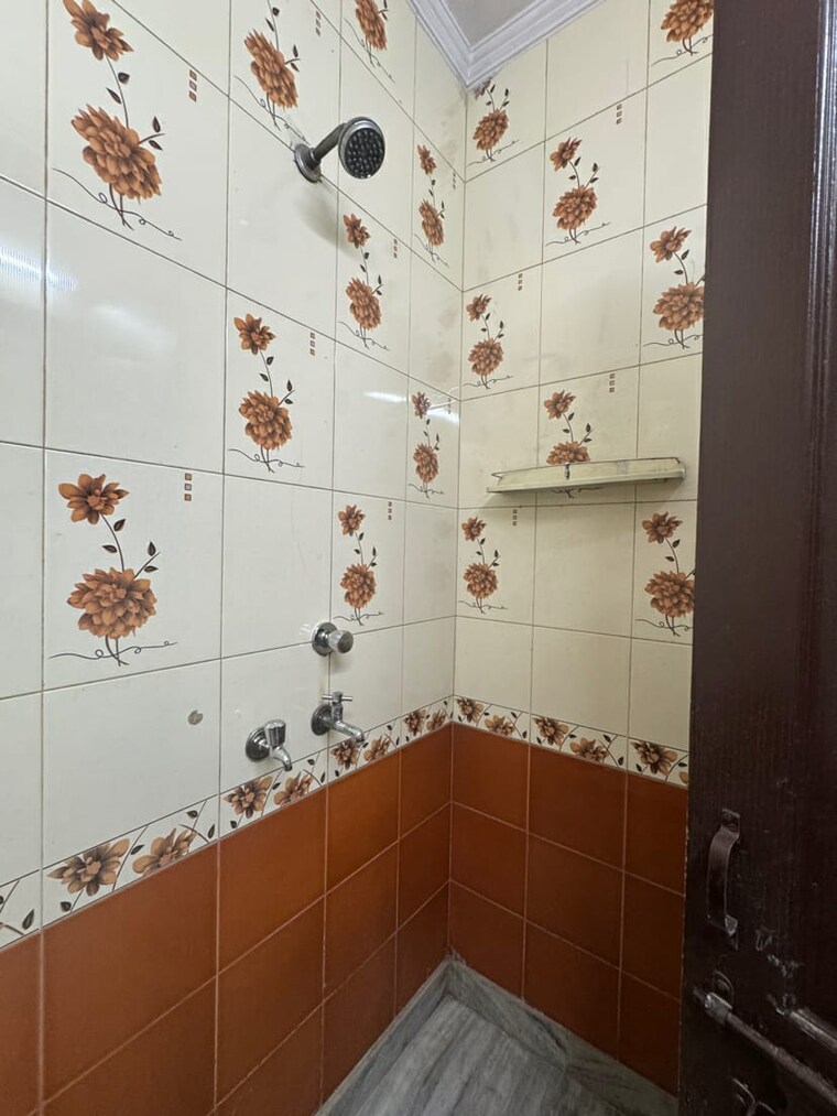 Bathroom, govindpuri 3 Bedroom 1200 Sq.Ft. Builder Floor In Govindpuri Delhi 9259629