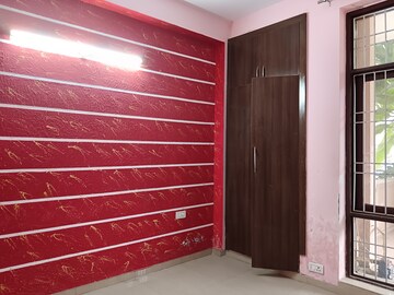 Room in 3 BHK Builder Floor at Omaxe Royal Street, Sector 14 – for Rent