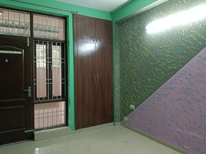 Room in 3 BHK Builder Floor at Omaxe Royal Street, Sector 14 – for Rent