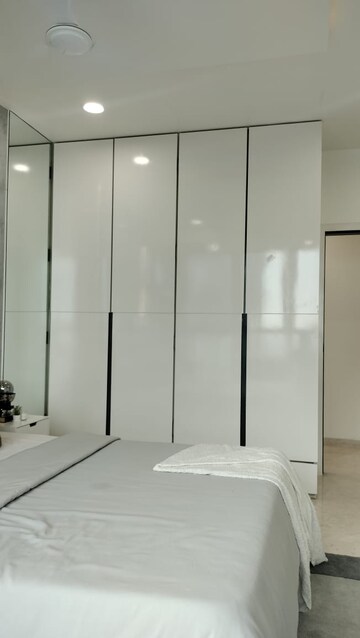 Master Bedroom in 3 BHK Apartment at Oberoi Exquisite Goregaon, Goregaon East – for Rent