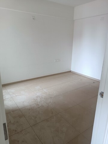 Room in 3 BHK Apartment at Goyal Orchid Valley, Shela – for Rent