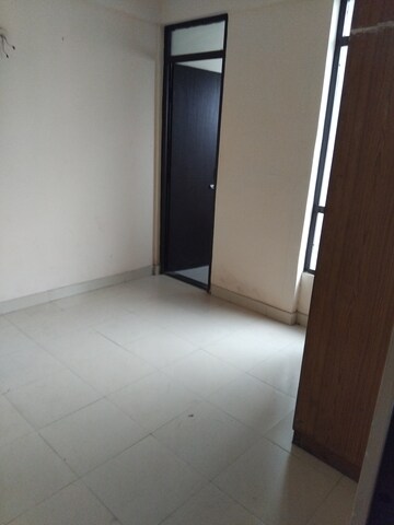 2 BHK Apartment For Rent in OP Floridaa, Sector 82
