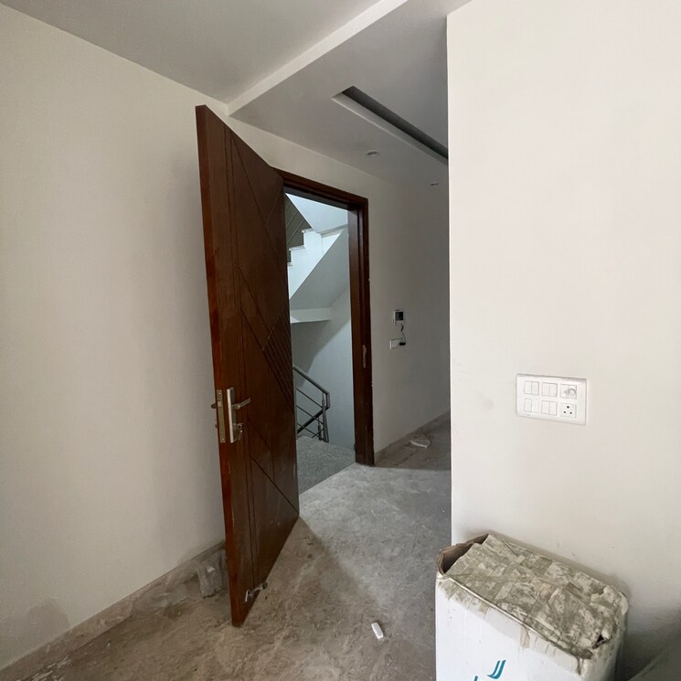 Room, kalkaji 3 Bedroom 1500 Sq.Ft. Apartment In Kalkaji Delhi 9259867