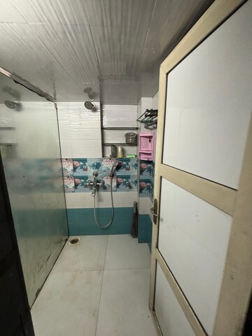 Team Area in 1 BHK Apartment at Marve Queen, Malad West – for Rent