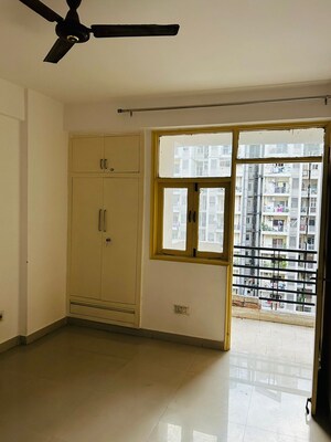 Room in 3 BHK Apartment at Omkar Royal Nest, Tech Zone 4 Greater Noida – for Sale