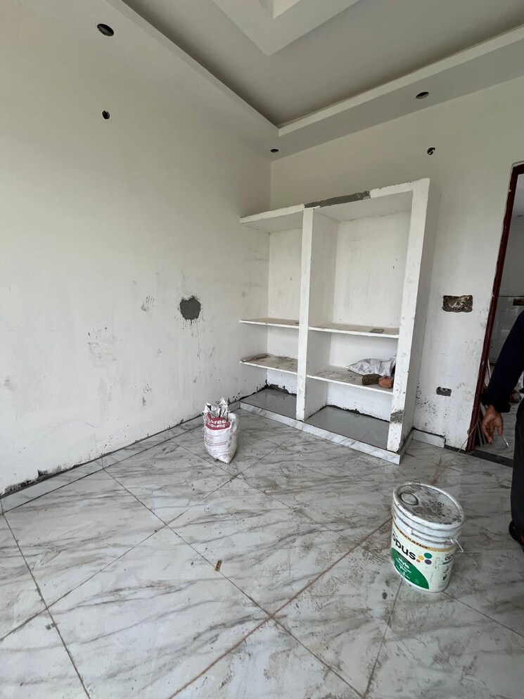  Parking, shimla bypass road 3 Bedroom 100 Sq.Yd. Independent House In Shimla Bypass Road Dehradun 9259886