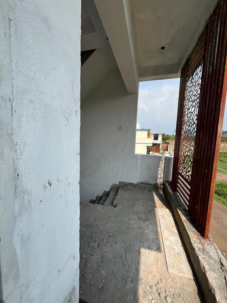 Balcony, shimla bypass road 3 Bedroom 100 Sq.Yd. Independent House In Shimla Bypass Road Dehradun 9259886