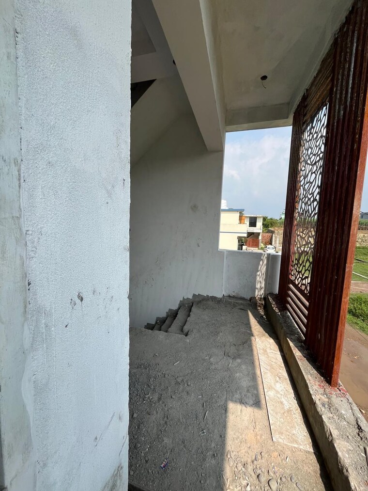 Balcony, shimla bypass road 3 Bedroom 100 Sq.Yd. Independent House In Shimla Bypass Road Dehradun 9259886