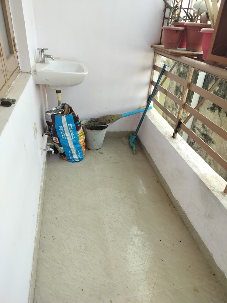 Balcony, boring road 1 Bedroom 750 Sq.Ft. Apartment In Boring Road Patna 9259890