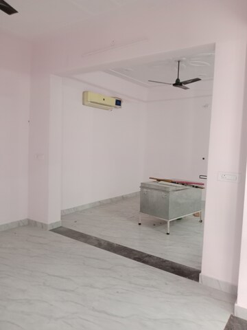 Room in 3.5 BHK Builder Floor at Huda – for Rent