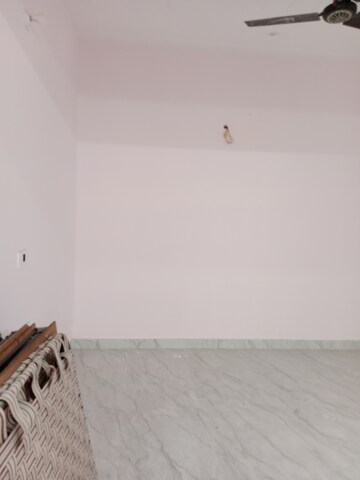 Room in 3.5 BHK Builder Floor at Huda – for Rent