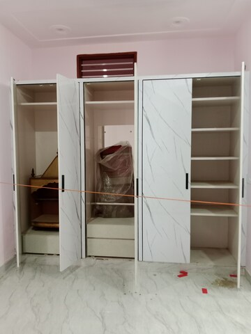 Room in 3.5 BHK Builder Floor at Huda – for Rent