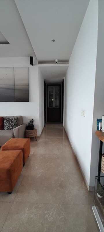 Room in 4 BHK Apartment at Bandra West – for Rent
