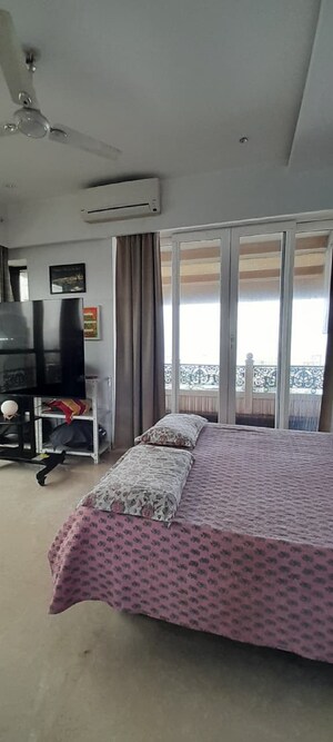 Bedroom in 4 BHK Apartment at Bandra West – for Rent