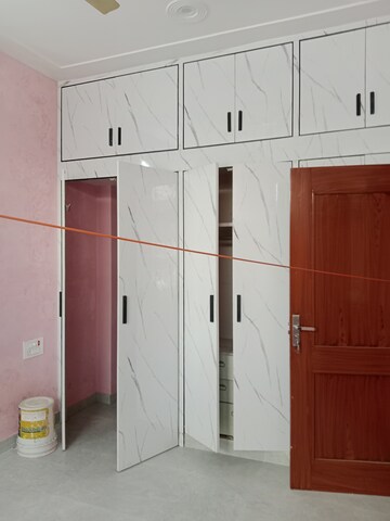 Room in 3.5 BHK Builder Floor at Huda – for Rent
