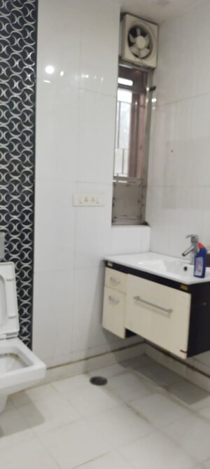 Bathroom in 2.5 BHK Builder Floor at Mayur Vihar – for Rent
