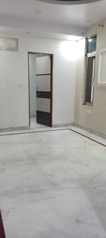 Room in 2.5 BHK Builder Floor at Mayur Vihar – for Rent