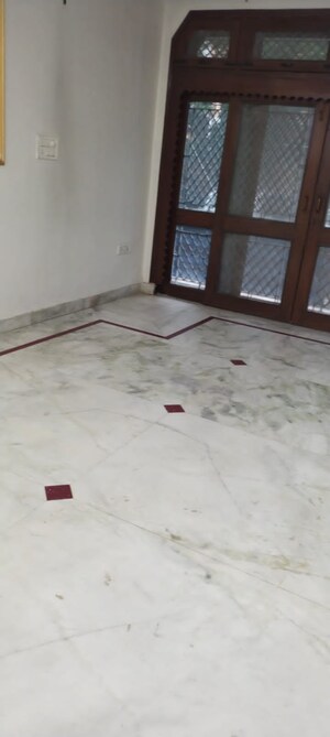 Room in 2.5 BHK Builder Floor at Mayur Vihar – for Rent