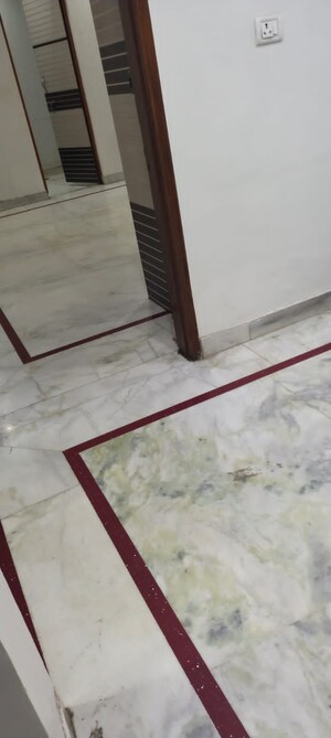 Room in 2.5 BHK Builder Floor at Mayur Vihar – for Rent