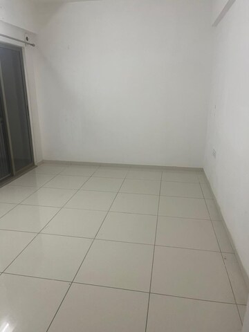 Room in 3 BHK Apartment at Shela – for Rent