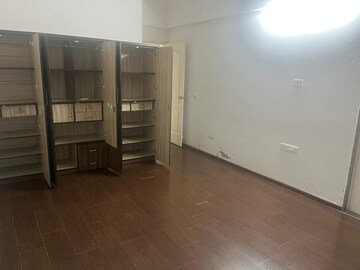 Room in 3 BHK Apartment at Shela – for Rent