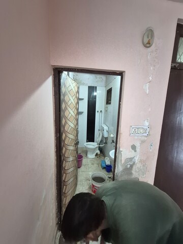 Furnished Amenities in 1.5 BHK Builder Floor at Mayur Vihar – for Rent