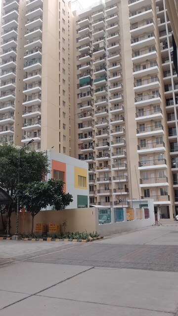 3 BHK Apartment For Sale in Sare Crescent Parc, Sector 92