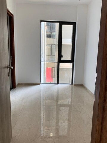 Room in 2 BHK Apartment at Lodha The Park, Worli – for Rent