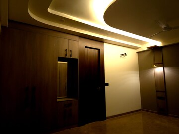 Room in 3 BHK Builder Floor at Hauz Khas – for Sale