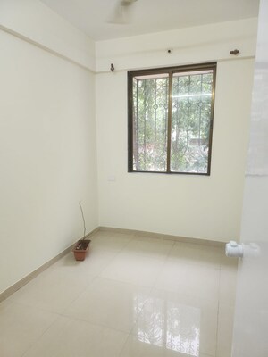 Room in 3 BHK Apartment at Lodha Paradise, Majiwada – for Rent