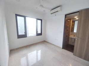 Room in 2 BHK Apartment at Lodha The Park, Worli – for Rent