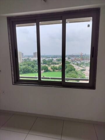 Room in 3 BHK Apartment at Shivalik Sharda Park View 2, Shela – for Rent