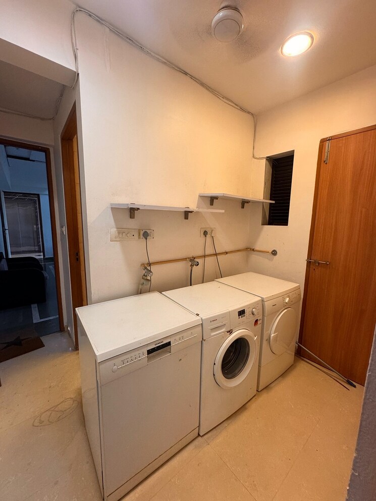 Bathroom, bandra west 3.5 Bedroom 1200 Sq.Ft. Apartment In Bandra West Mumbai 9260149