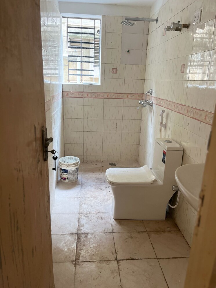 Bathroom, sector 22 2 Bedroom 29 Sq.Mt. Builder Floor In Sector 22 Noida 9260273