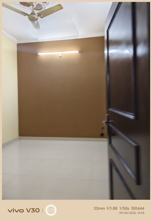 Room in 6+ BHK Independent House at Gomti Nagar – for Rent