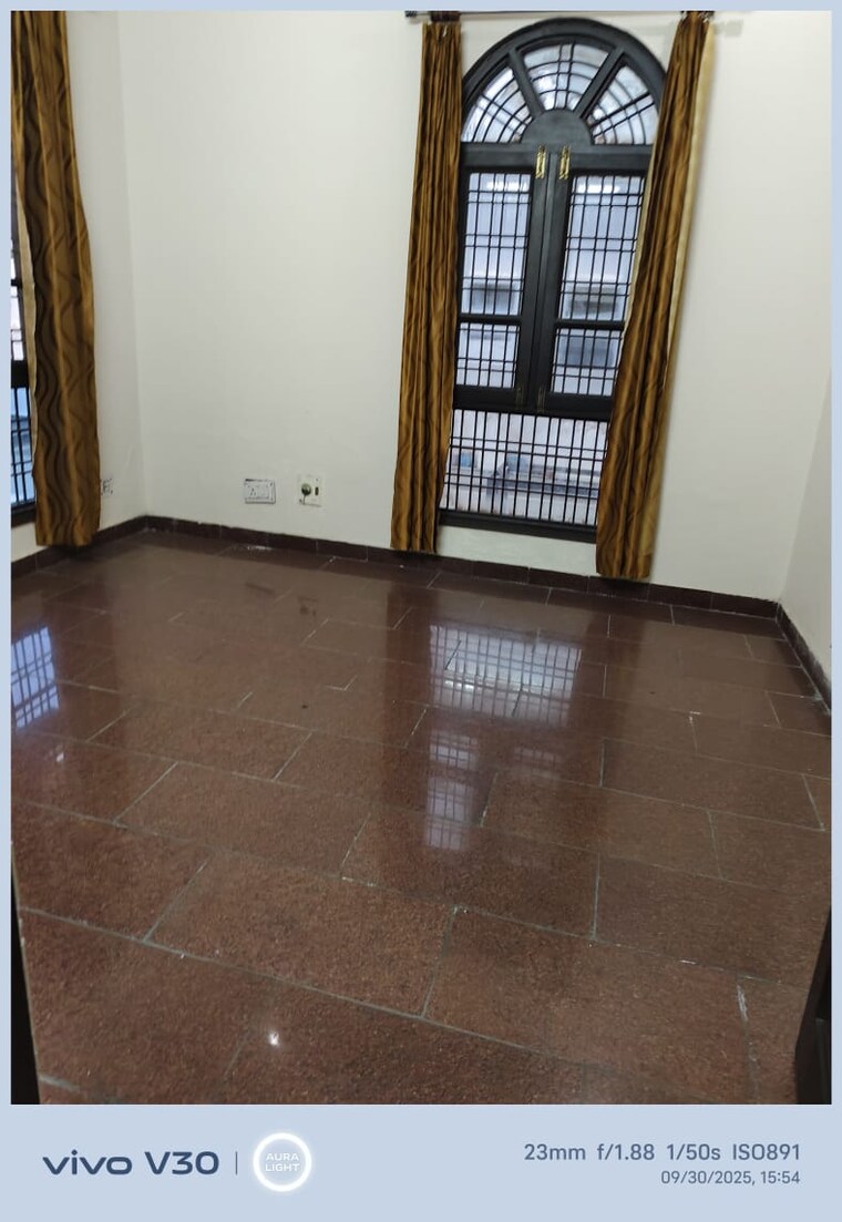 Room, gomti nagar 6+ Bedroom 2350 Sq.Ft. Independent House In Gomti Nagar Lucknow 9260200