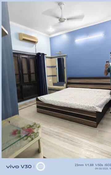 Bedroom in 6+ BHK Independent House at Gomti Nagar – for Rent