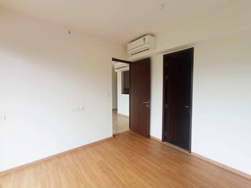 Room in 2 BHK Apartment at Indiabulls One Indiabulls, Pokhran Road No Two – for Rent