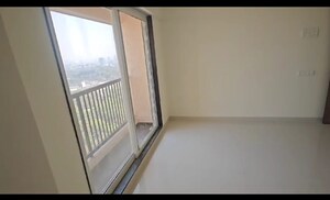 Room in 1 BHK Apartment at Raunak Residency Thane, Pokhran Road No One – for Sale