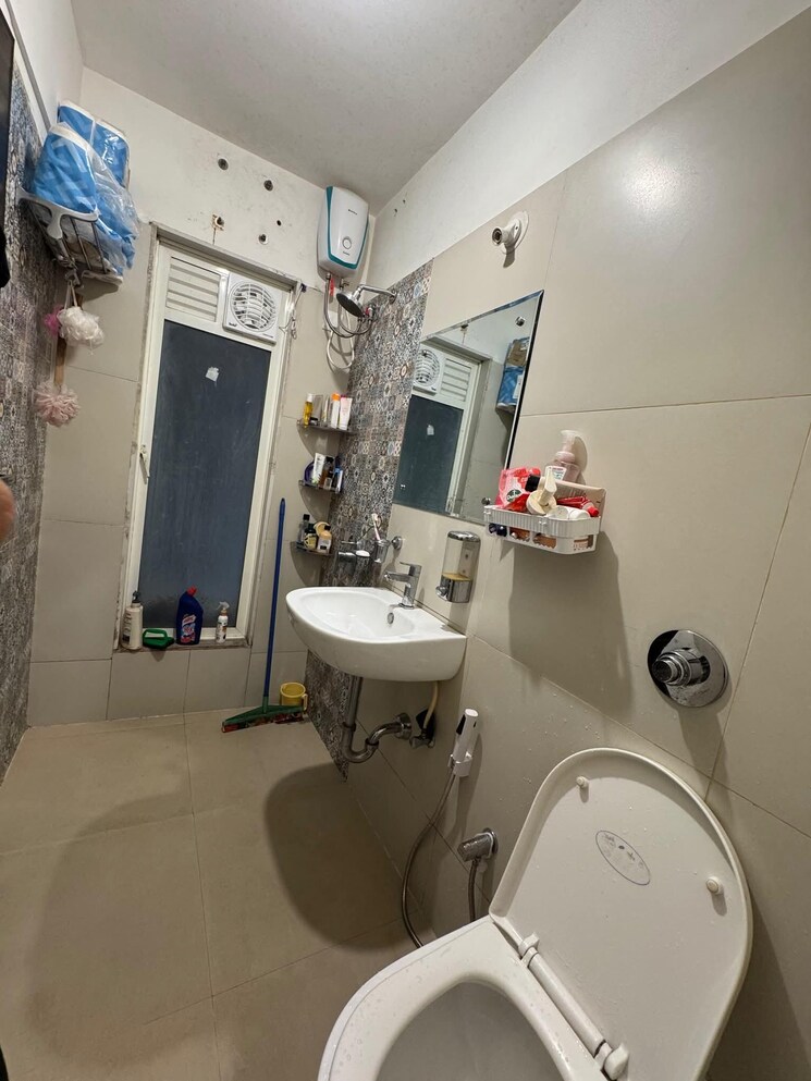 Bathroom, pranav-silverene-chs 2 Bedroom 631 Sq.Ft. Apartment In Malad West Mumbai 9260250