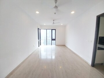 Room in 2 BHK Apartment at Piramal Mahalaxmi, Mahalaxmi – for Rent