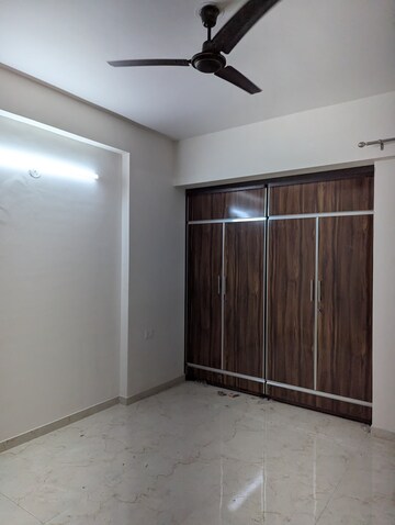 Room in 2.5 BHK Builder Floor at Smart World Gems, Sector 89 – for Rent