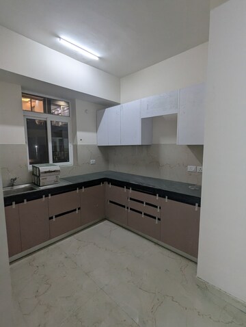 Kitchen in 2.5 BHK Builder Floor at Smart World Gems, Sector 89 – for Rent