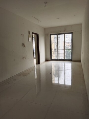 Room in 2 BHK Apartment at Swapnalok Towers, Malad East – for Sale