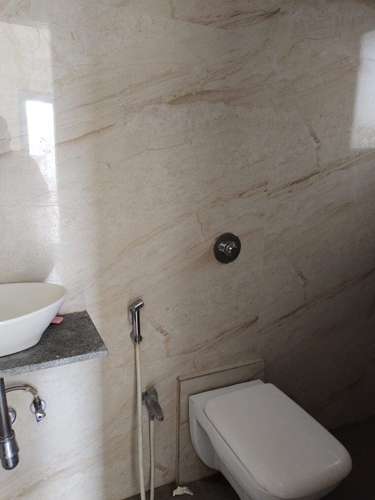 Bathroom, swapnalok-towers 2 Bedroom 700 Sq.Ft. Apartment In Malad East Mumbai 9260306