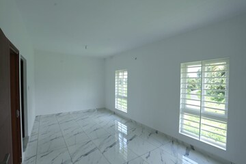 Room in 3 BHK Independent House at Kunathurmedu – for Sale
