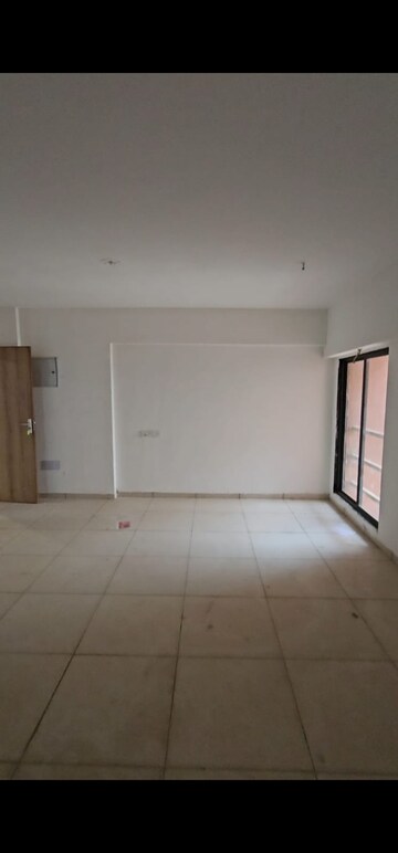 Room in 3 BHK Apartment at Shela – for Rent