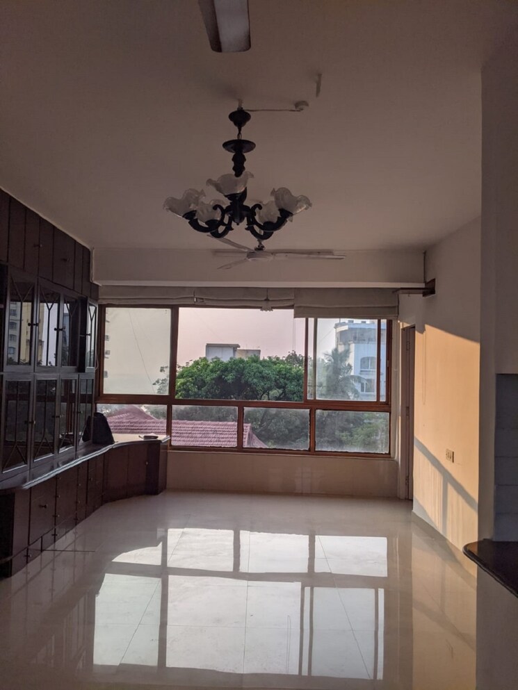 Room, bandra west 1.5 Bedroom 550 Sq.Ft. Apartment In Bandra West Mumbai 9260343