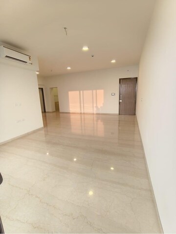 Room in 2 BHK Apartment at Piramal Mahalaxmi, Mahalaxmi – for Rent